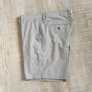 Southern Tide Men's Shorts T3 Gulf 9 Performance Size 36 9" inseam Seagull Gray